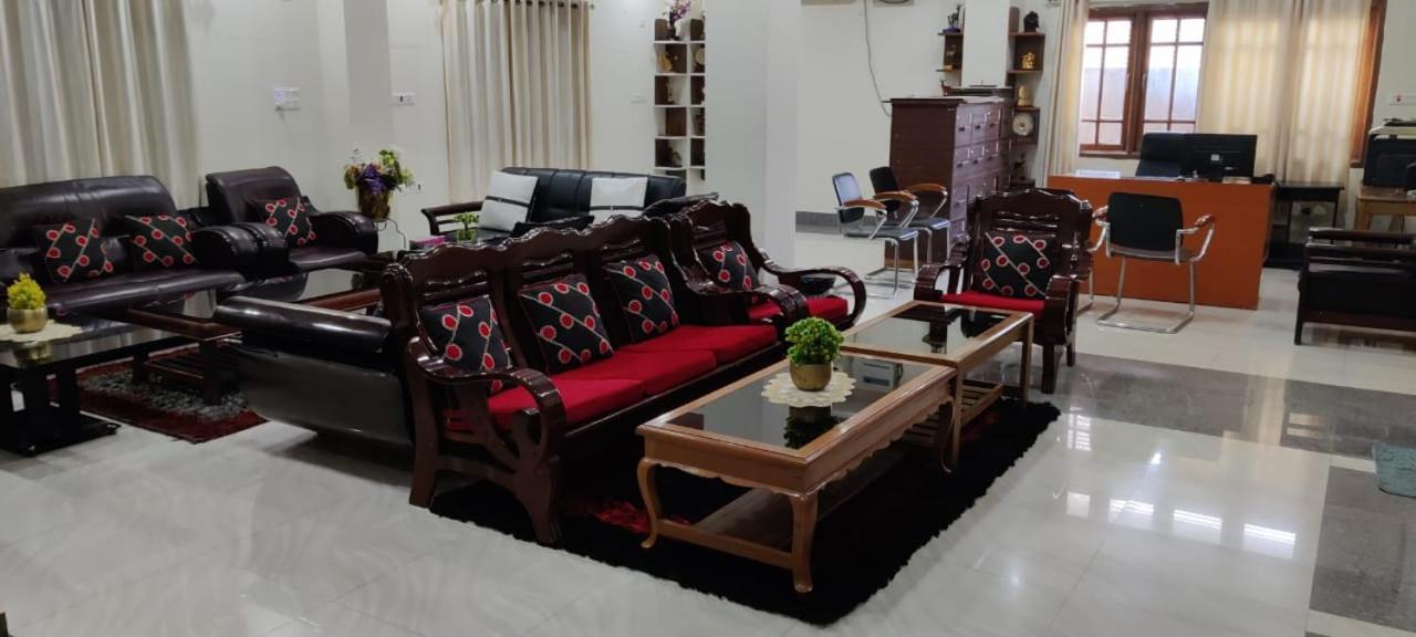 Iranyai Homestay Imphal Buitenkant foto