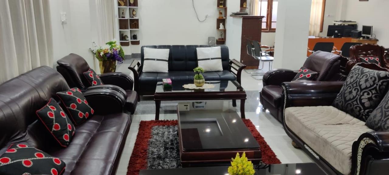 Iranyai Homestay Imphal Buitenkant foto